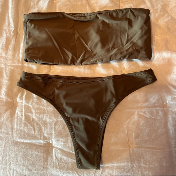 Bikini - Picture 2 of 2